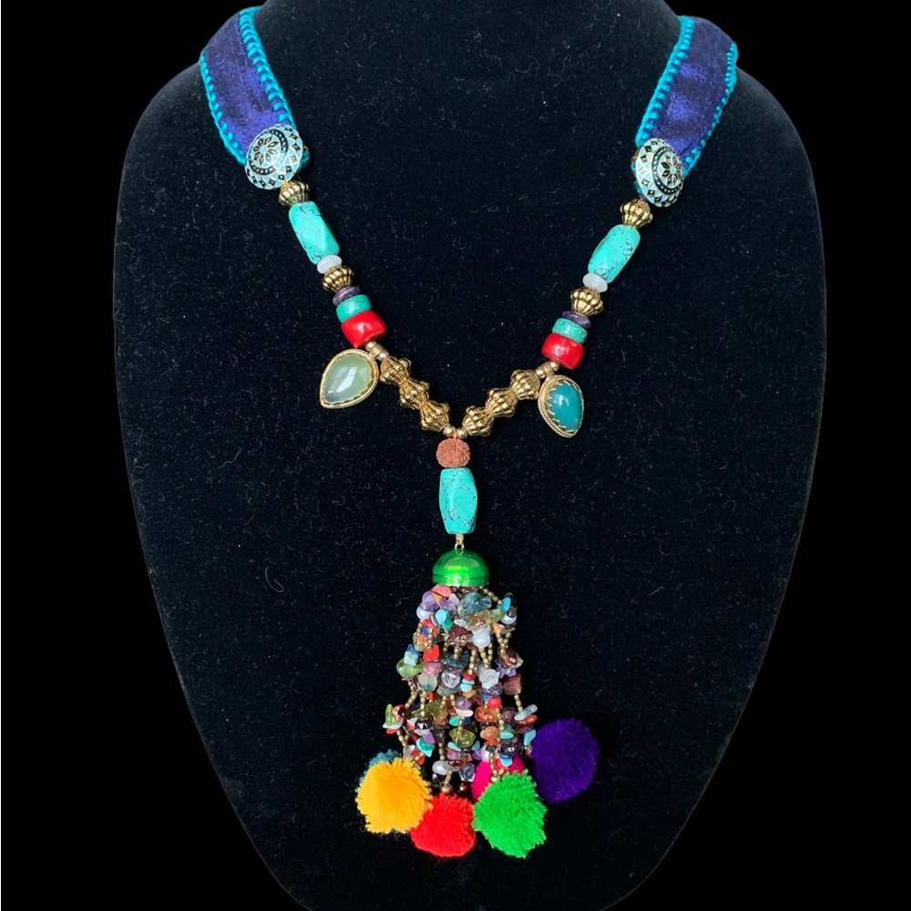 Wedding revival necklace with precious stones